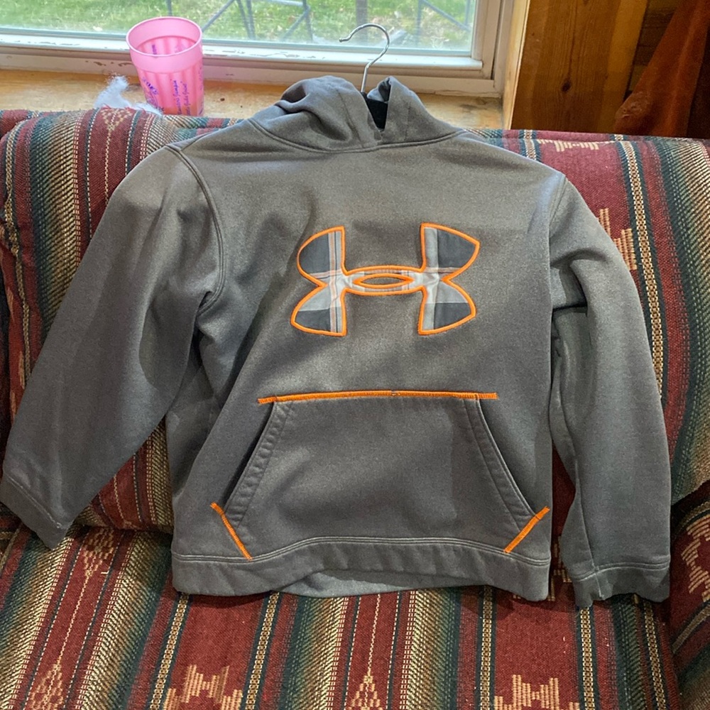 Under Armor Boys sweatshirt